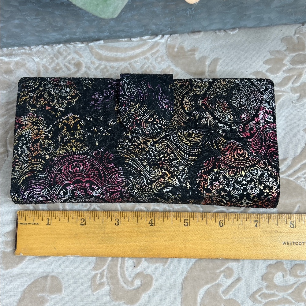 The Find Checkbook Wallet - Picture 2 of 7